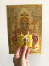 Cargar imagen en el visor de la galería, Velas de miel en forma de corazón