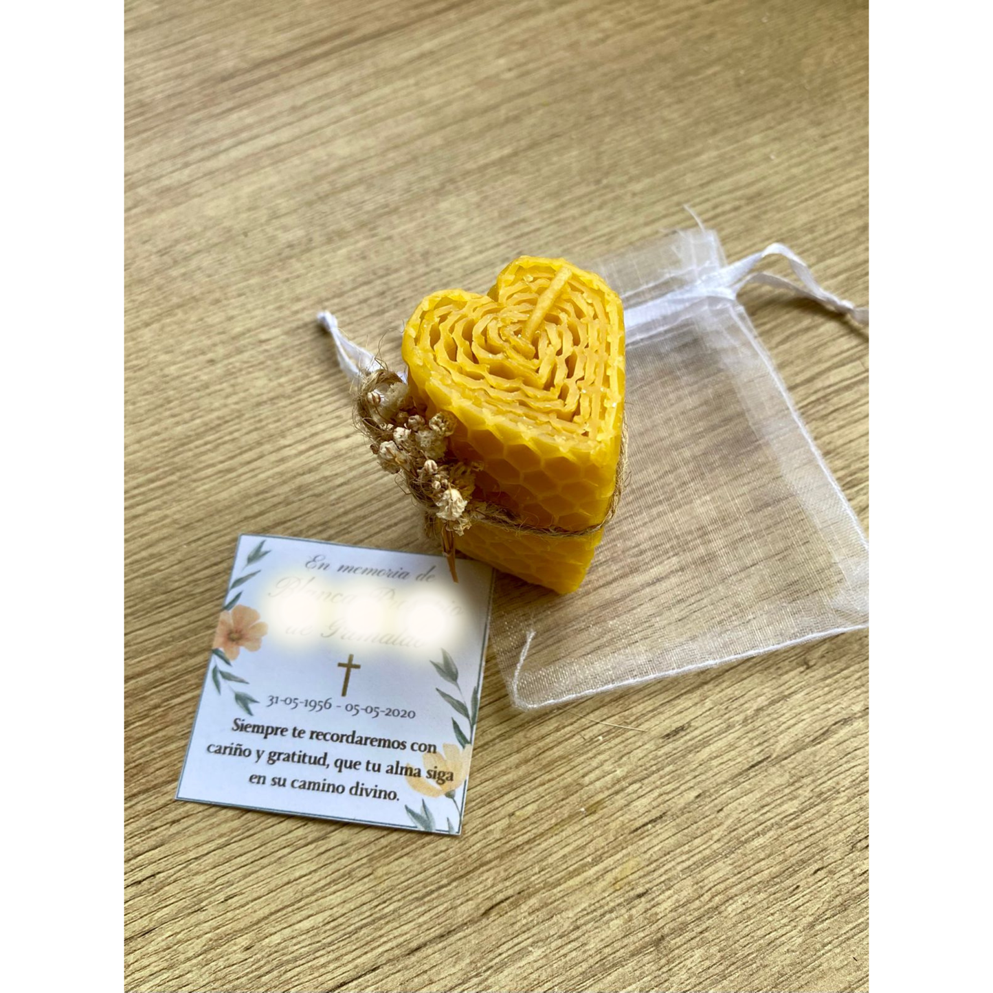Velitas de miel para un recuerdo honroso 🕊️