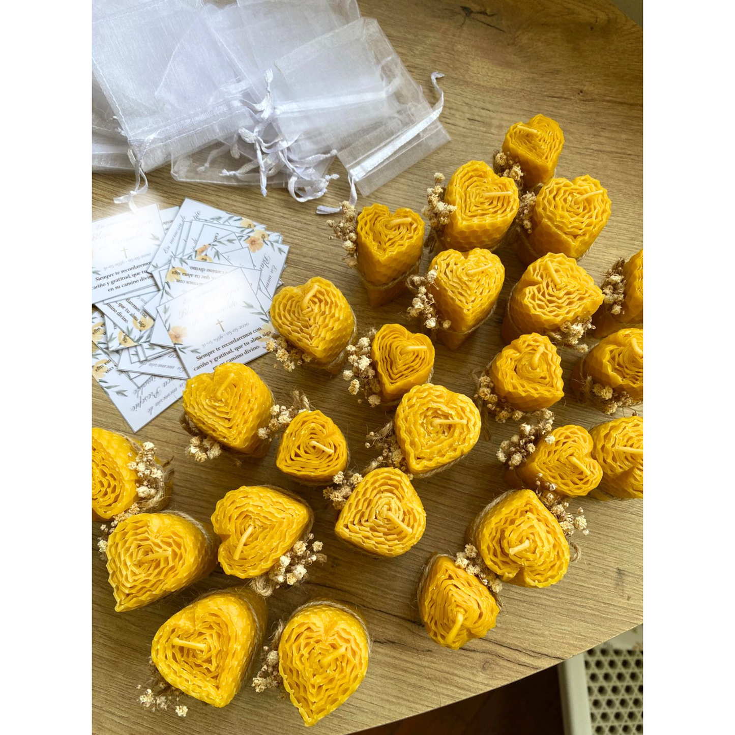 Velitas de miel para un recuerdo honroso 🕊️