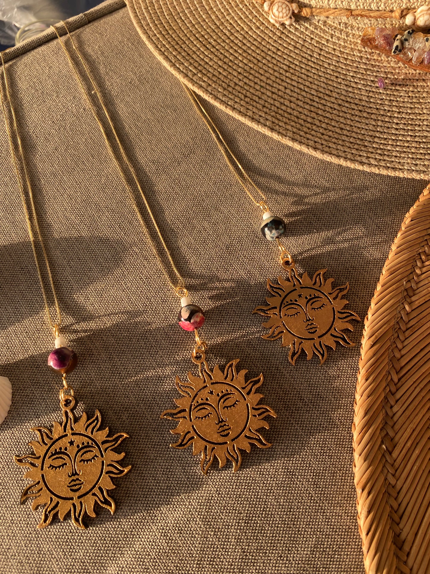 Collar de ágata y sol